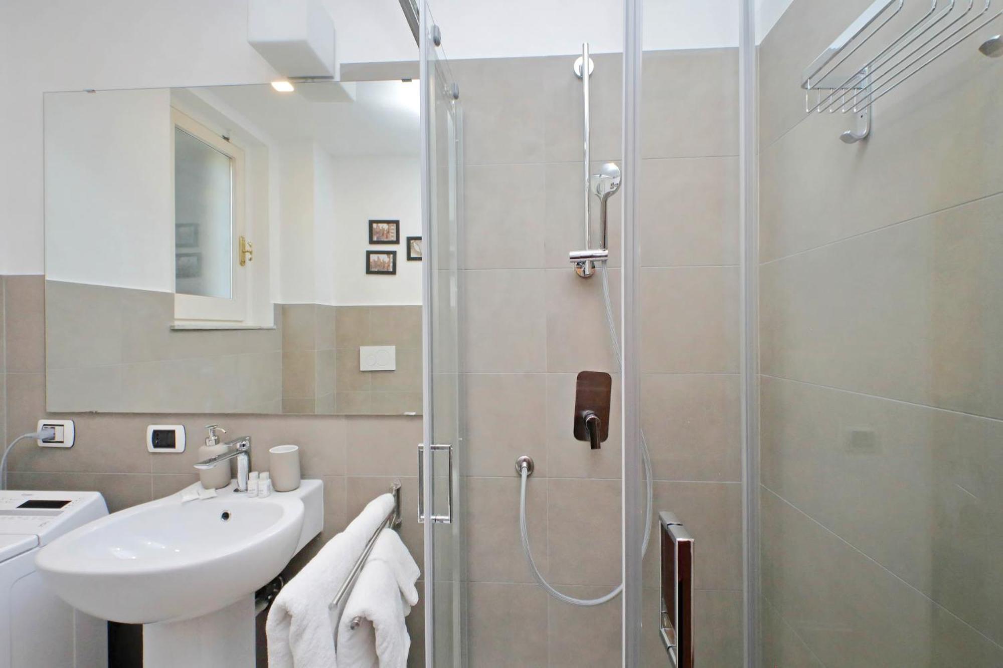 Ych-Comfortable 2 Bedrooms Flat Near Colosseum Rome Exterior photo